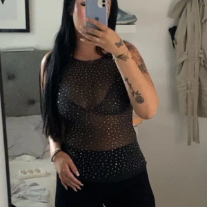 Topp från weekday - Använt 2 ggr väldigt fin men använder inte den.💕 