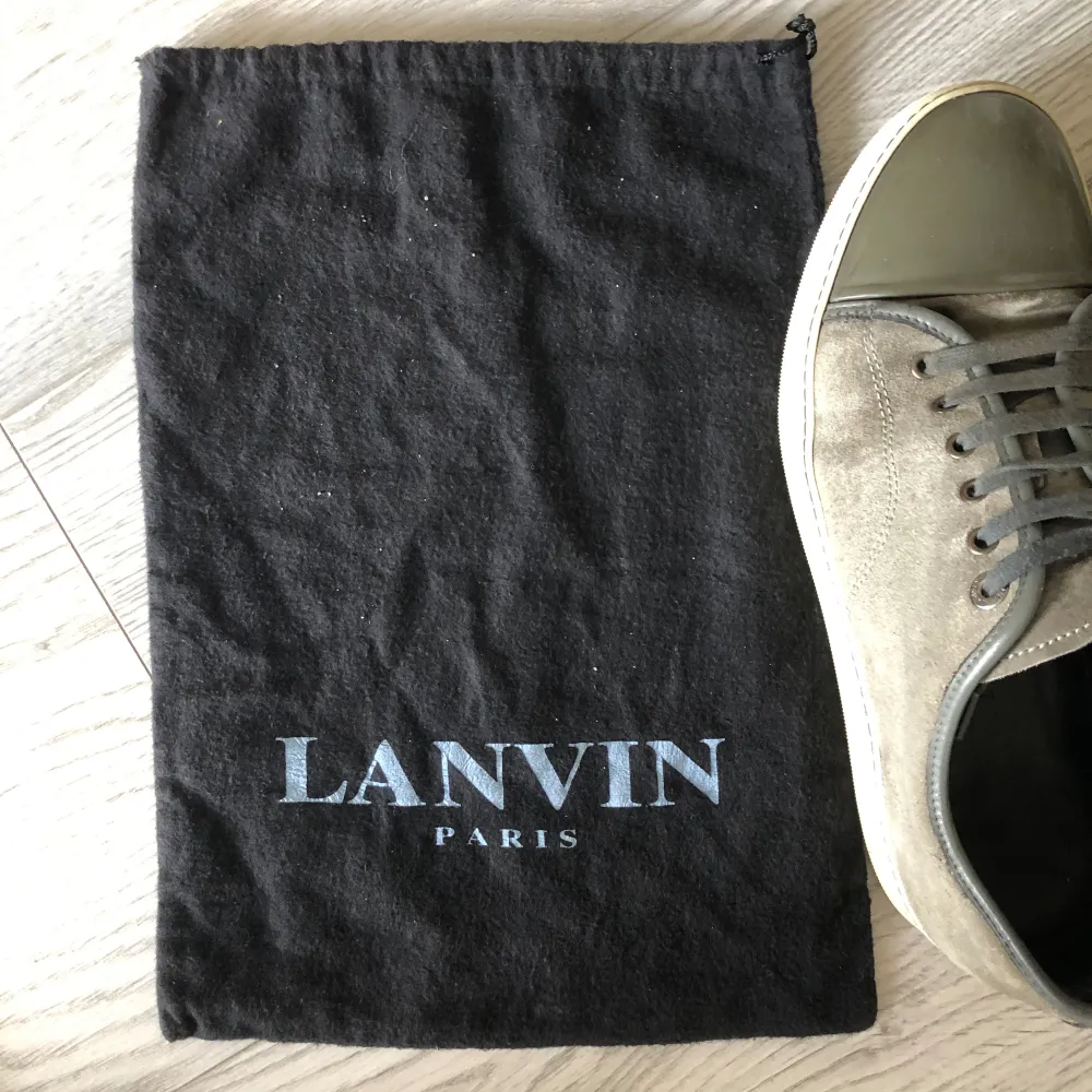 Kyliga Lanvin skor i bra skick | Storlek UK 8 vilket är ungefär 43 | En liten defekt innanför skon vid hälen men inget man märker av (kom PM för bild på defekten) Om du skulle ha några fler frågor är det bara att skriva PM💫. Skor.