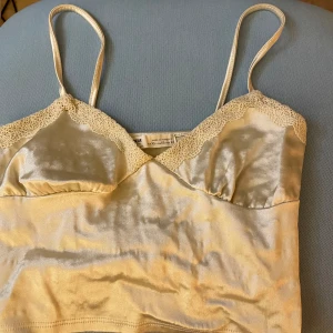 crop top - silk crop top från pull & bear 💕💕