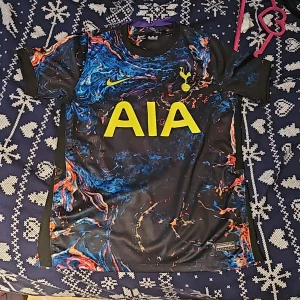 Tottenham - Importerad ifrån Thailand S  Oanvänd 