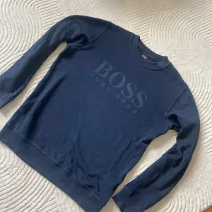 Stilren HugoBoss tröja. Väldigt fint skick från en gammal modell.  Pris kan diskuteras vid snabb affär