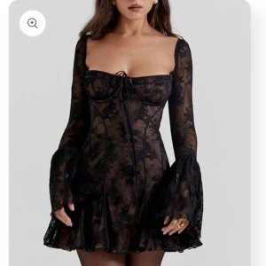 Klänning från Ella butik - Helt ny jättefin klänning fortfarande i förpackning. Oanvänd. Storlek xs/s