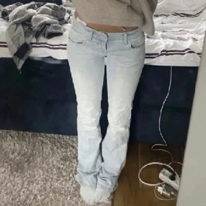Ltb jeans - Ltb jeans i modellen Roxy. Första bilden är lånad från förra säljaren. Säljer då de ej passade mig. 🩷 Midja:80 Innerben:79