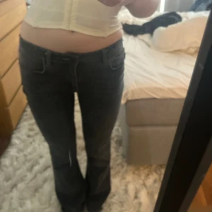 Low waist jeans - Fina jeans som är i storlek 164 men passar mig som är s och 165 cm lång❤️