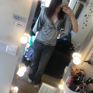 Tröja Veromoda - Säljer då den inte är min stil alls längre men fortfarande en jättefin tröja i väldigt bra skick. Kan tänka mig att sänka priset vid snabb affär 😙