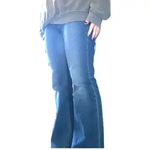 supersnygga bootcut levi’s jeans 💞 ser ut som nya, modellen ”715” 🩷