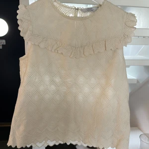 Topp - Topp från & other stories. Storlek 42/L, säljer då den e förstor