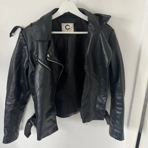 Skinnjacka - Fint skick, knappt använd