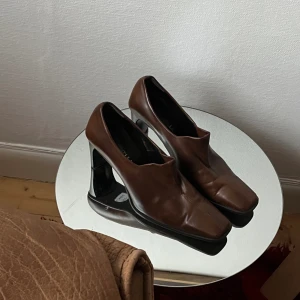 Bruna läderklackar - Bruna läderklackar i gott skick! Väldigt bekväma. 