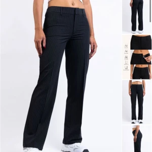 Lågmidjade kostymbyxor - Jättefina kostymbyxor i otroligt bra skick! Nypris: 649kr Köparen står för frakt