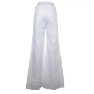 Vida kostymbyxor från Filippa K i vitt, storlek S. Är lite smutsiga längst ned på benen