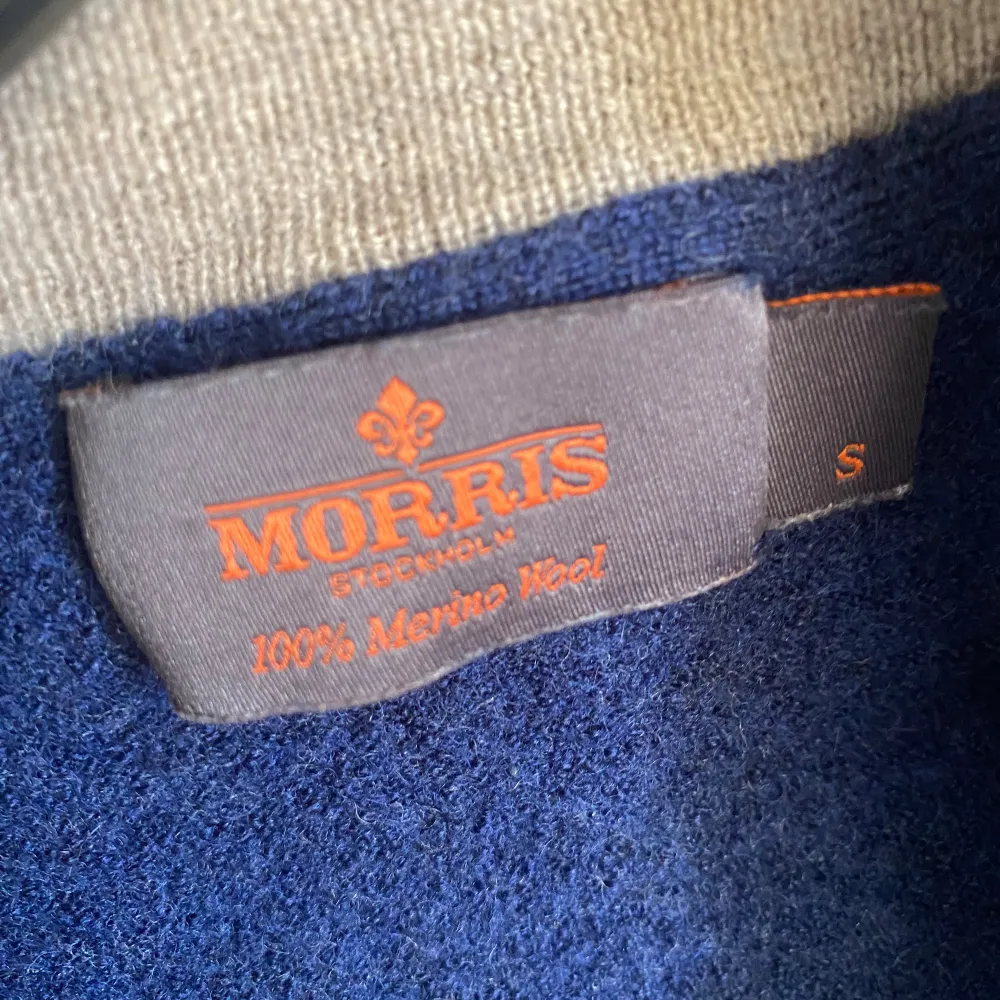 Tja! Säljer min Morris tröja som är för liten. Bra skick 8/10. Den är storlek S men har krympt mycket så den passar xs. Nypris 1800. Hör av er vid frågor.. Hoodies.