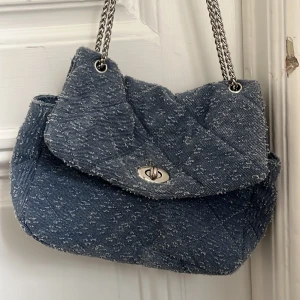 Väska - Säljer denna ursnygga becksöndergaard väskan. Den är väldigt rymligt och är i toppen skick. Köpt för cirka 600kr