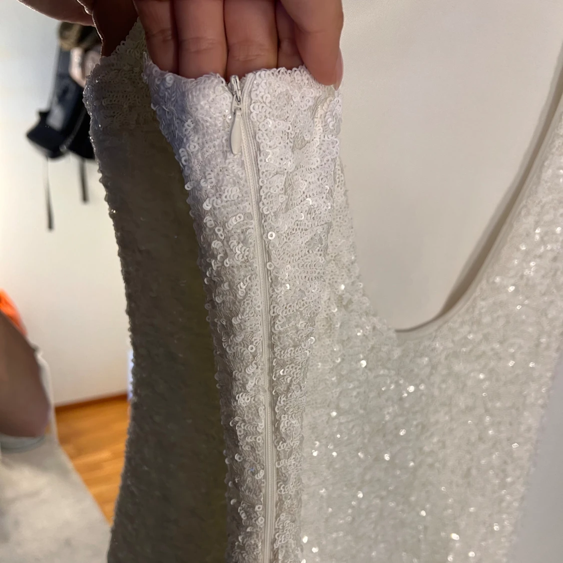 Glittrig klänning öppen rygg🎀 - 92