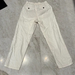 Linnebyxor fint skick inga fläckar  - 11-12år s152 fickor både fram och bak man kan ha bälte till 