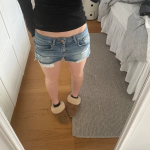 Jeans shorts pamela  - Lågmidjade Jeans shorts från LTB modell pamela