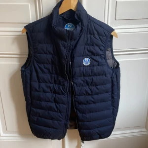 North Sails väst - North Sails dunväst Nypris 1500kr Stl S