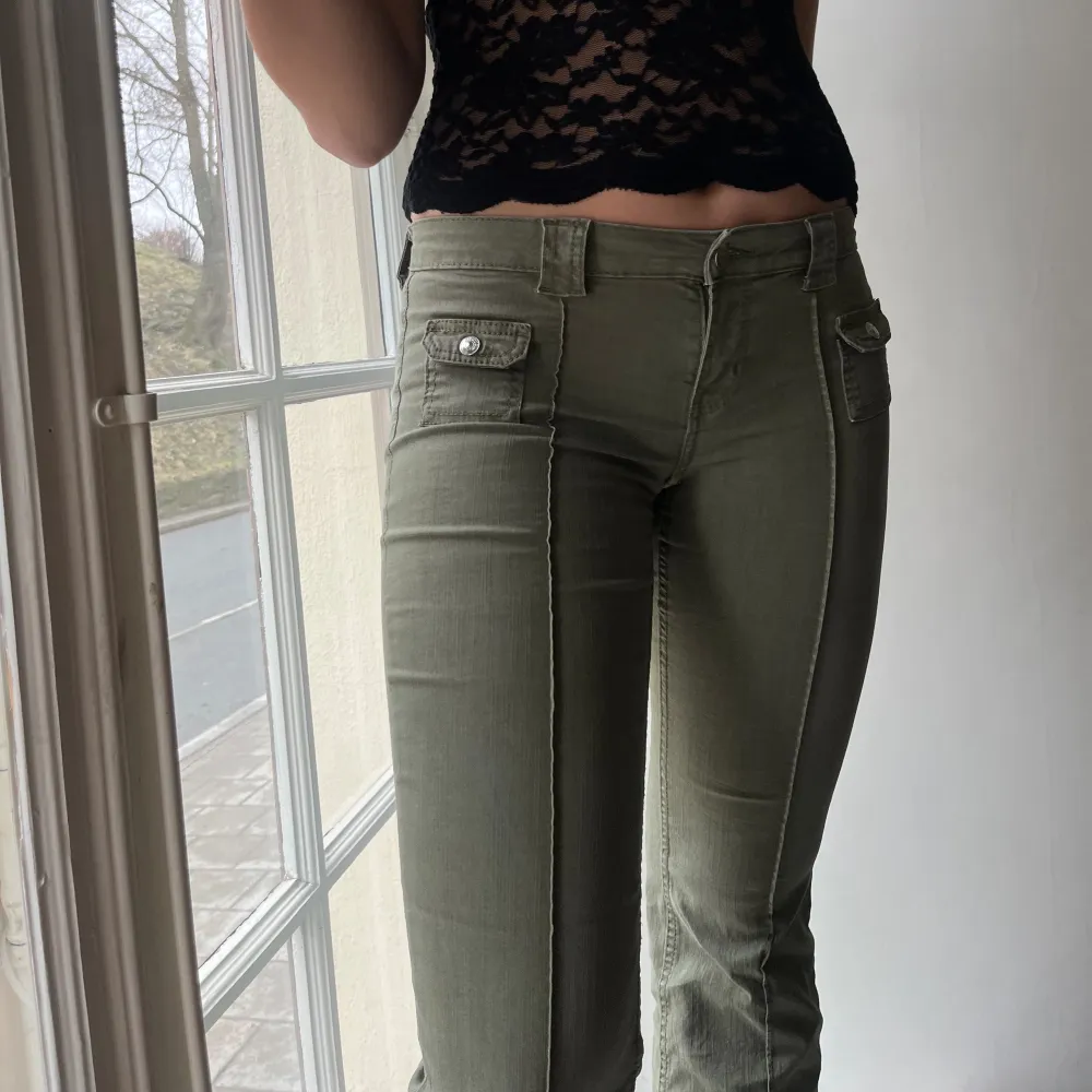 Fina gröna Zara byxor. Jeans & Byxor.