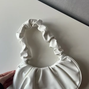 super söt väska  - tänkte sälja den här jätte söta väskan då den inte kommer till användning, ingen aning vart den kommer ifrån, pris kan även disskuteras här ❤️