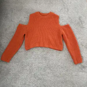 Orange stickad tröja från Zara i storlek 140, väldigt fint skick!