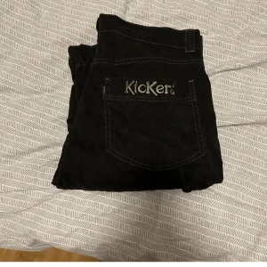 Kickers carpenter's pants - Kickers carpenters. Storlek 32. Nästan perfekt skick. Skriv före ni köper, och såklart kan pris ändras.