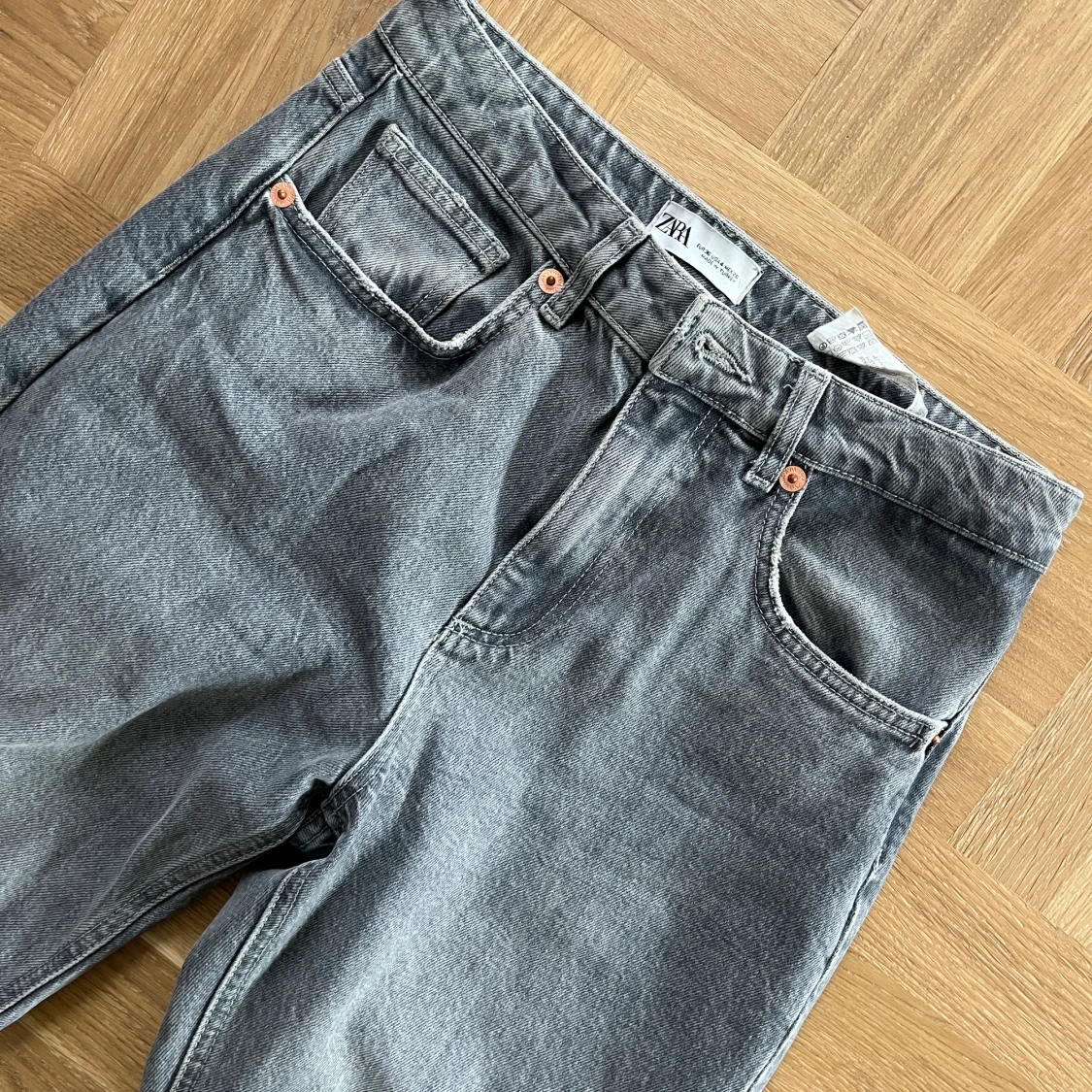 Gråa jeans - Zara - 91