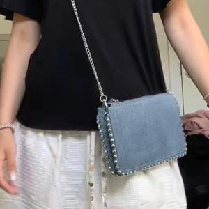 Superfin handväska från Zara i jeans som är slutsåld🫶🏻