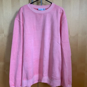 Collegetröja  - Oversized (lax) rosa collegetröja.