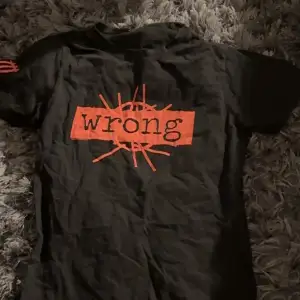 Depeche Mode t shirt merch, köpt på en konsär. Fint skick men står ej vilken storlek men skulle tippat på storlek S
