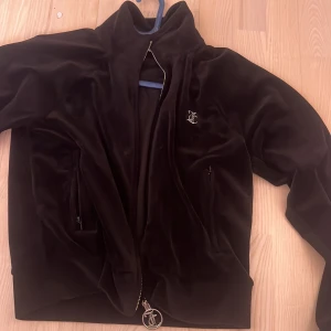 Juicy kofta - Jätte fin kofta använt ungefär 1-3 gånger storlek M fast sitter som S