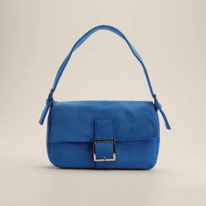 Axelväska - Säljer min fina axelväska som inte kommer till användning. Som ny!! Använd ett fåtal gånger 