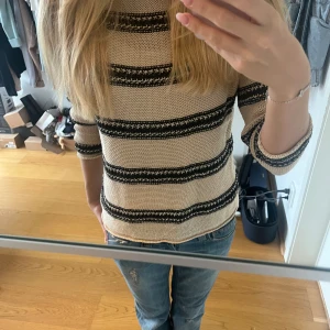 Supercool tröja - Så cool stickad trekvartsärmad tröja!! Vintage, skulle säga att storleken passar bäst XS/S