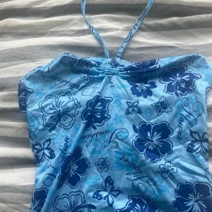 Somrig Halterneck topp - Har aldrig använt eftersom jag köpte den efter sommaren, Är i storleken S men passar också XS 