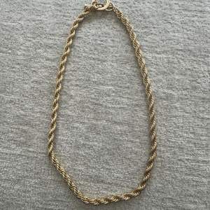 Halsband köpt från HM, pris 100 kr