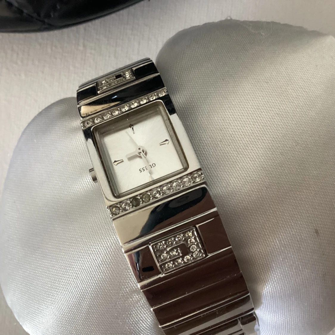 Klocka Guess  Swaroski kristaller  - 90