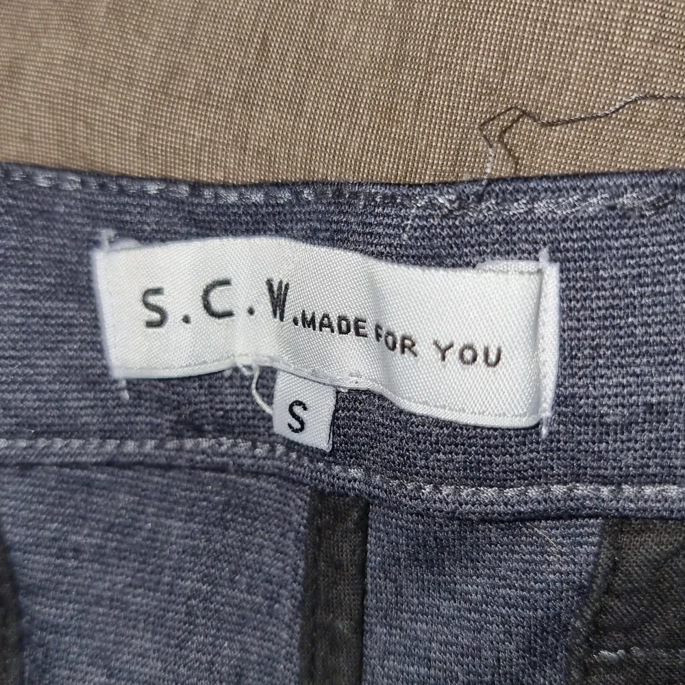 Hej säljer ett par S.C.W short som har blivit för små för mig. Storlek S. Shorts.