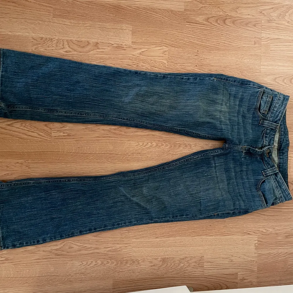 Säljer dessa super snygga jeans från Brandy Melville då de inte kommer till användning 💕I bra skick och knappt använd då de tyvärr är för stora. Skriv bara vid frågor! . Jeans & Byxor.