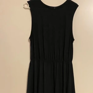 Långklänning, maxiklänning strl M - Märkt som strl M, men den är stor i storlek så mer som en L.