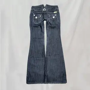 Midja: ca 72 innerben: 81 Vintage jeans från river Island. Storlek 