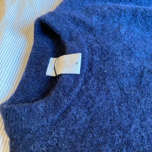 Blå tickad tröja från Carin Wester  - Superfin stickad tröja från CW som är i fint skick och i alpacka ull om jag minns det rätt! 200kr + frakt!☺️