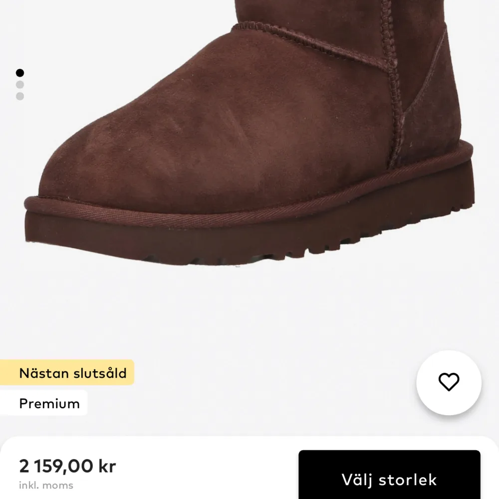 Mörkbruna UGGs, storlek 39. Använda fåtal gånger i väldigt bra skick. Låda finns. Skor.