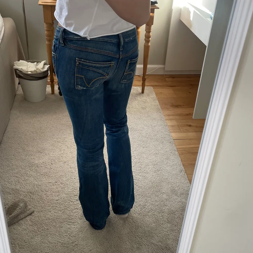 As snygga diesel jeans! Low waist med lite revor! Midja är ca 78  Längd ca 82 . Jeans & Byxor.