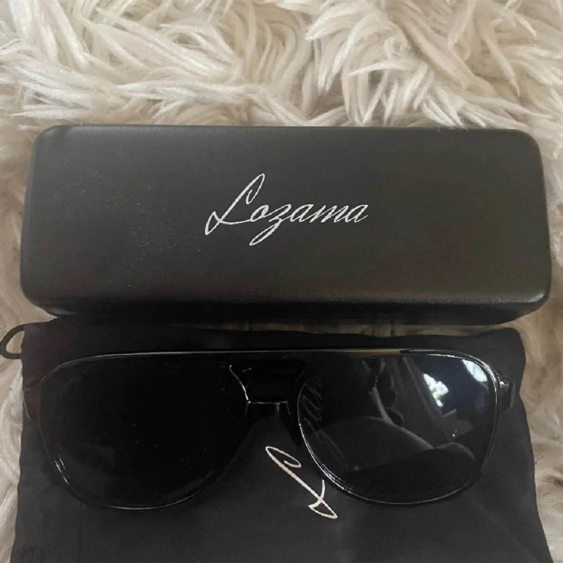 Overshirt, solglasögon och armband - 91