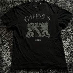 Size S Guess Tshirt 