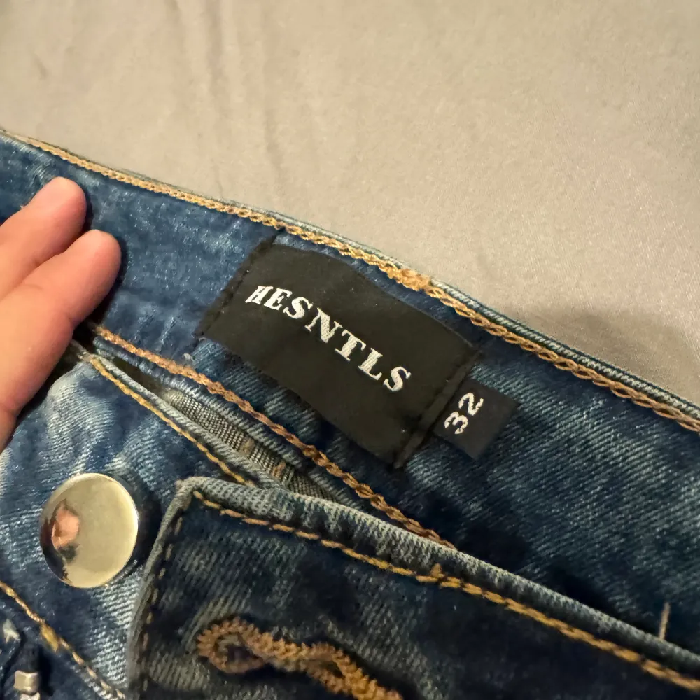 Worn 2-3 times. New. Size 32. Jeans & Byxor.