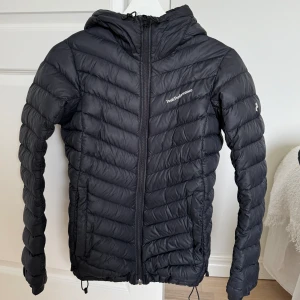 Peak Performance dunjacka - Peak Performance dunjacka, Använd en vinter men bra i skick!💞 Nypris: 2699kr Säljer för: 500kr