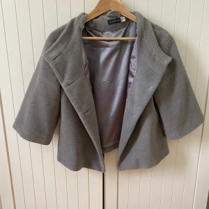 kappa med trekvartsärm - Supersöt grå kappa 💗 Storlek M 