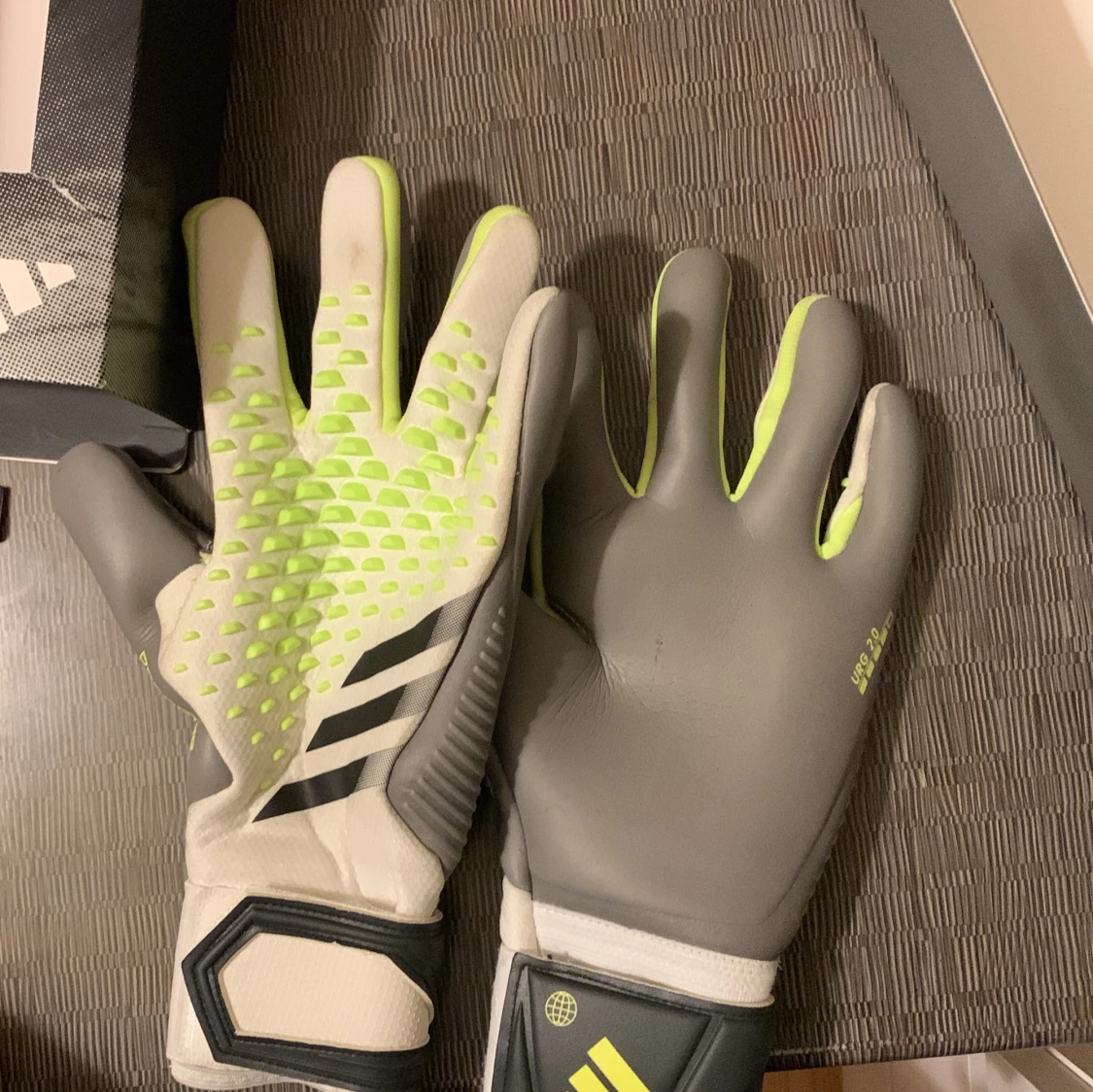 Addidas predator handskar  - 91