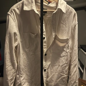 Overshirt  - Snygg och stilren, använd typ 2 gånger 