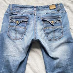 Snyggaste vintage jeansen som är använda 1 gång. Köpt p humana. Pris kan diskuteras vid snabb affär! Fri frakt